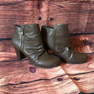 High Heeled Ankle Booties 9W